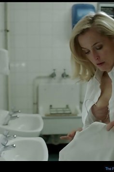 Gillian Anderson nude