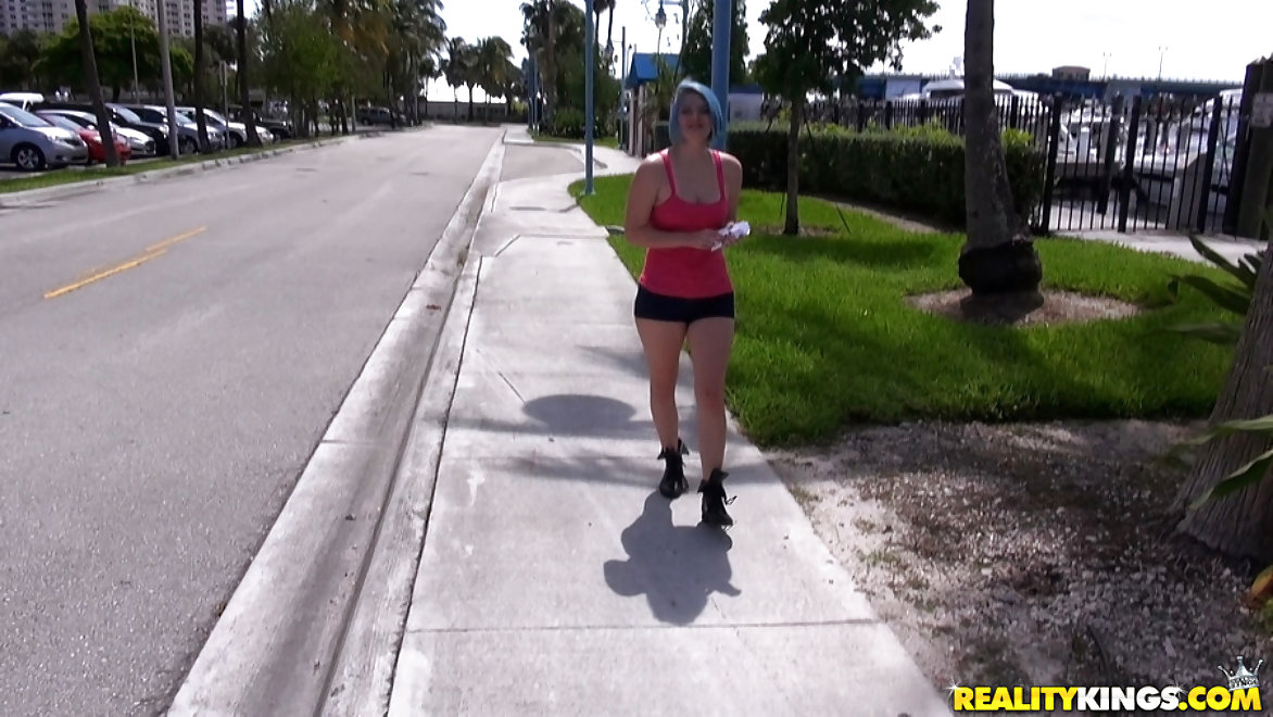 Ava Steel Streetblowjobs