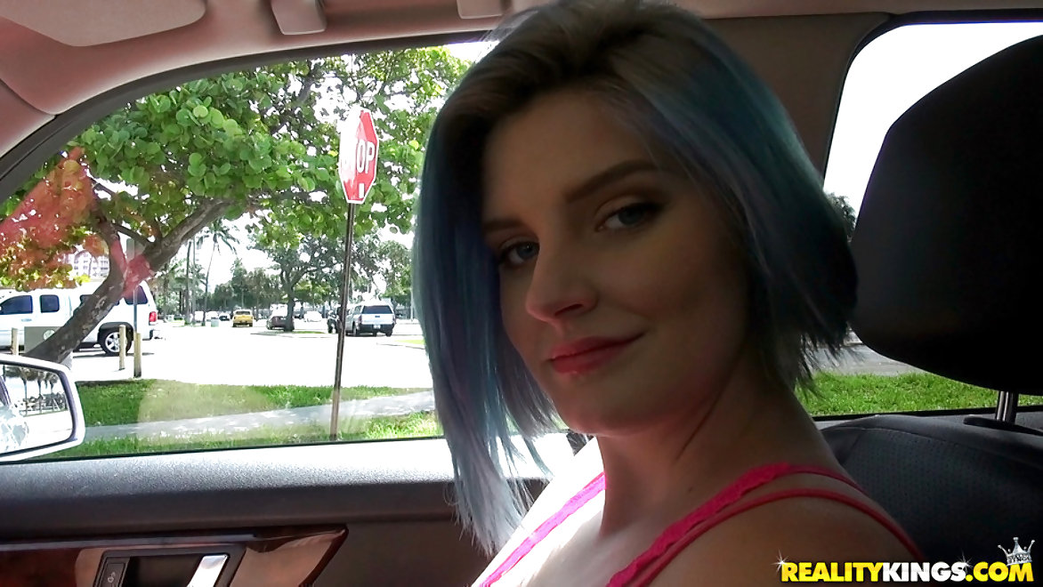 Ava Steel Streetblowjobs